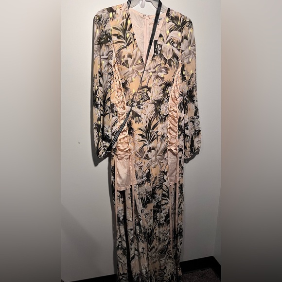 🚨🚨NWT FASHIONNOVA NEW YEAR CHRISTMAS DRESS 🚨🚨 - Picture 5 of 7